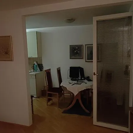 Apartman Grandma's Chic Place *